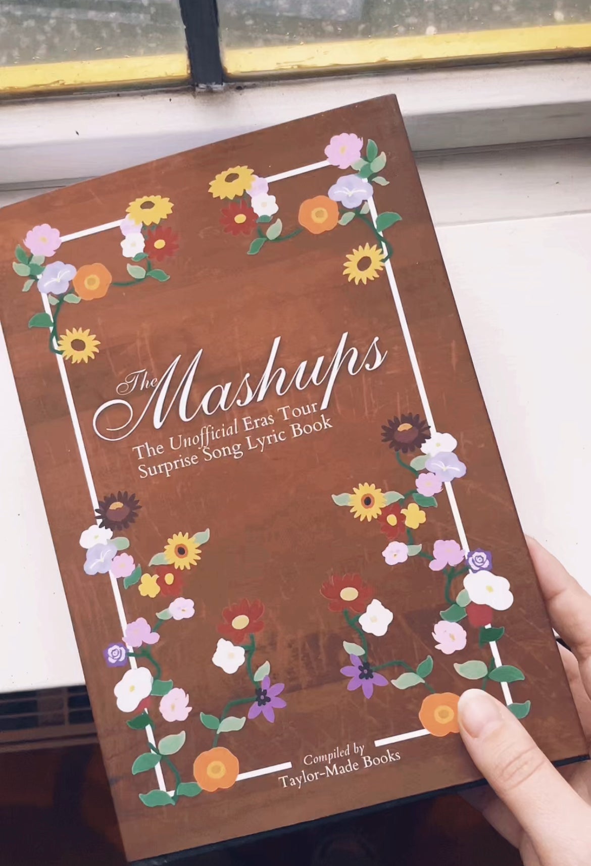 The Mashups: The Unofficial Eras Tour Surprise Song Lyric Book [Hardback]